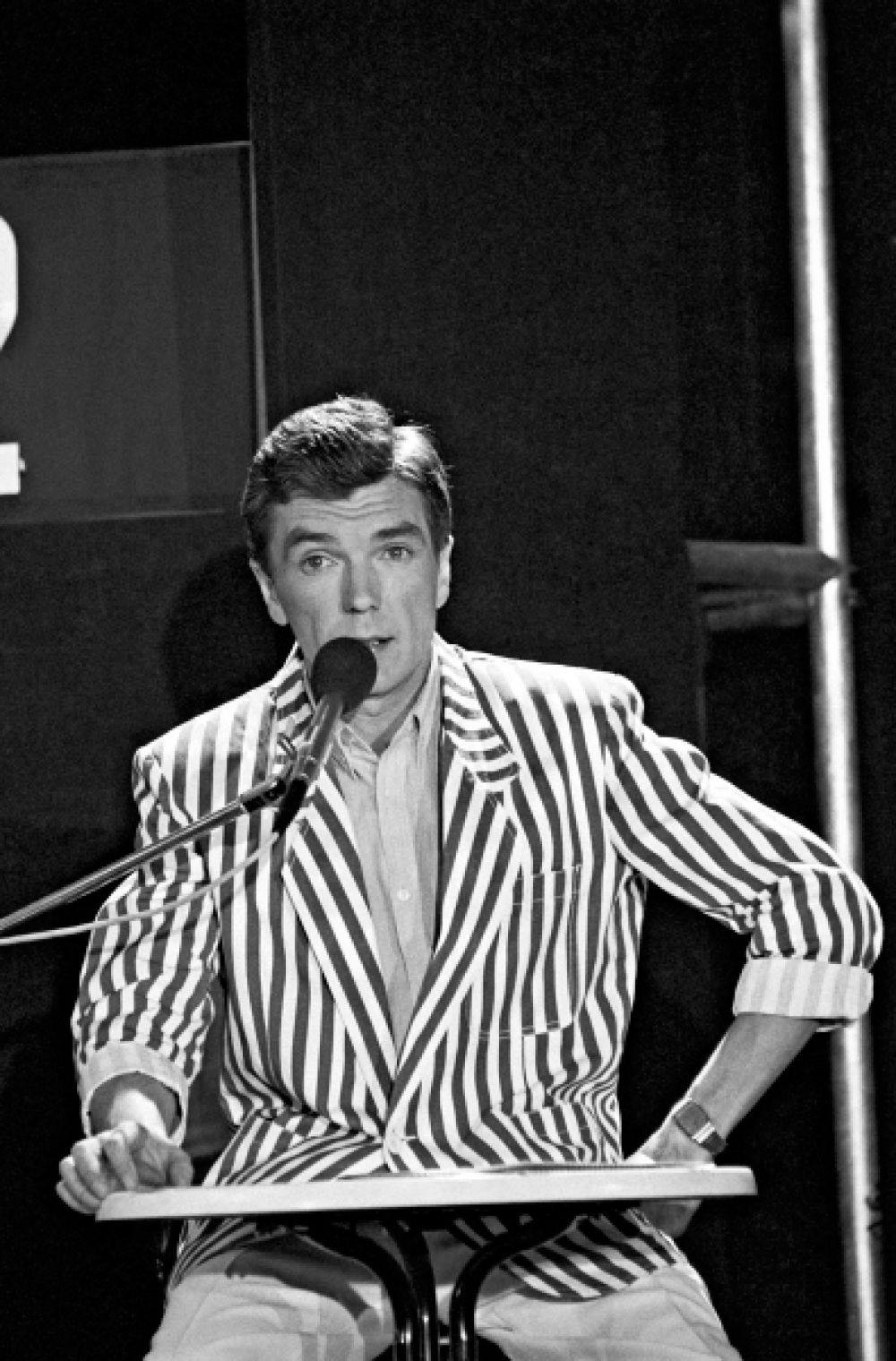 Диктор Центрального телевидения Юрий Николаев, ведущий программы «Утренняя почта». Выходит с 7 сентября 1974 года.