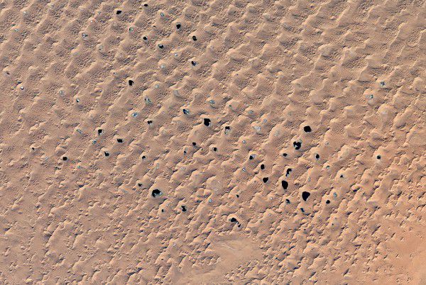 Пустыня Бадын-Джаран во Внутренней Монголии (КНР) славится самыми высокими песчаными дюнами на планете