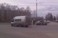 В Омске столкнулись маршрутка и ВАЗ.