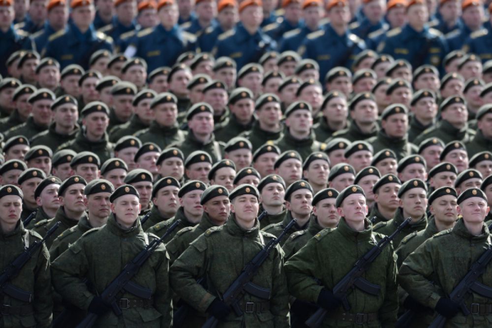 Колонны пеших военнослужащих во время репетиции Парада Победы в Подмосковье.