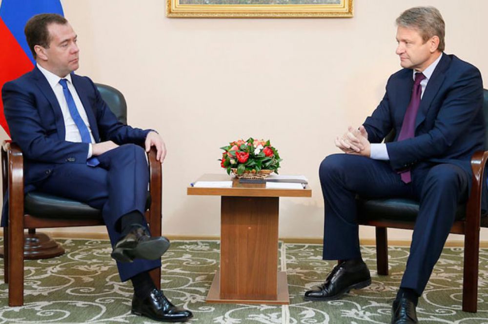 Александр Ткачев с премьер-министром РФ Дмитрием Медведевым, ноябрь 2014 года.