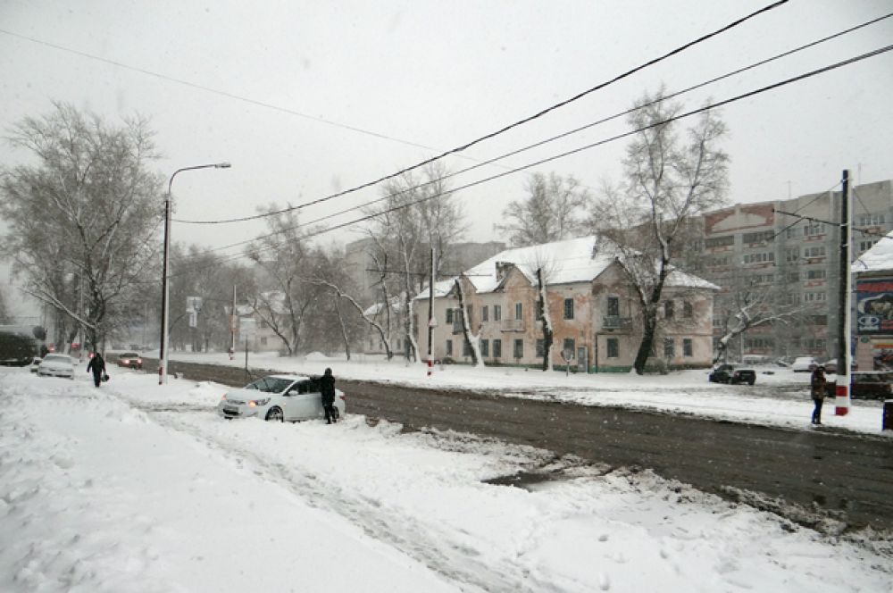 Из-за снегопада произошло несколько ДТП и коммунальных аварий