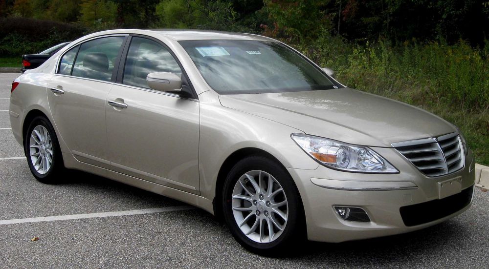 Среди автомобилей бизнес-класса лидировал Hyundai Genesis.
