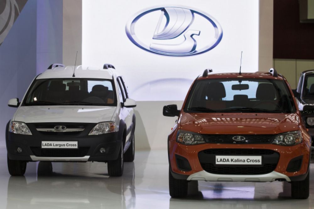 Среди «универсалов повышенной проходимости» лучше стала Lada Kalina Cross. Полугрузовой Lada Largus был признан лучшим среди мини-фургонов.