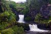 Второе место – Мауи, Гавайи, США. Мауи – второй по величине остров Гавайского архипелага, его площадь составляет около 1883,5 км². По данным на 2010 год население острова составляло 144 444 жителя. Мауи образован двумя щитовыми вулканами, потоки лавы которых создали между ними перешеек. Запад Мауи довольно пустынен и изобилует бесплодными лавовыми полями, а пышные тропические леса и трясины восточных склонов являются красивейшим районом острова.