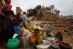 В граничащих с Непалом странах подземные толчки от землетрясения привели к гибели 30 человек, 20 из них погибли в Индии.