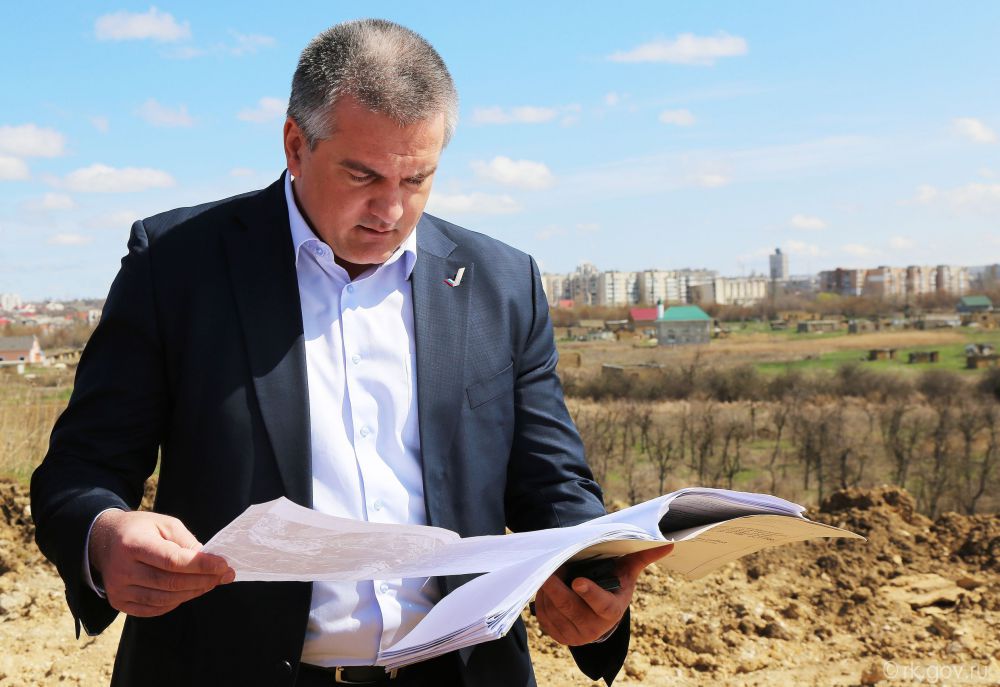 Впервые в десятку попал глава Республики Крым Сергей Аксенов, занявший в рейтинге восьмое место.