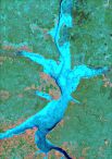 Снимок со спутника LANDSAT-5, дата 19.04.2000. Пространственное разрешение 30 м/пиксел, синтез в псевдонатуральных цветах. Состояние ледового покрова на Камском водохранилище.