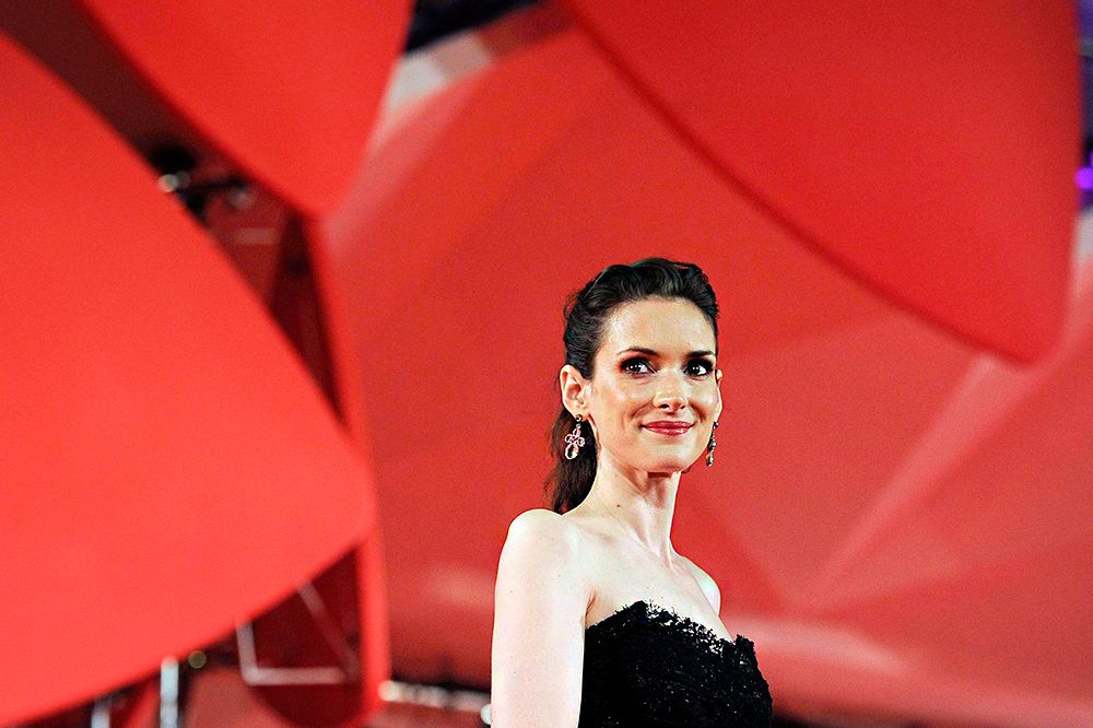 Не удивительно, что у Вайноны Райдер до сих пор нет ни одного «Оскара». Удача периодически поворачивается к ней спиной: когда Фрэнсис Форд Коппола предложил 19-летней Вайноне роль дочери дона Корлеоне в третьем «Крестном отце», ей пришлось отказаться от предложения из-за болезни. В 1999 году она играет главную роль в картине «Прерванная жизнь», но «Оскара» дают Анжелине Джоли, сыгравшей более яркую роль.