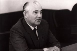 Михаил Горбачев.