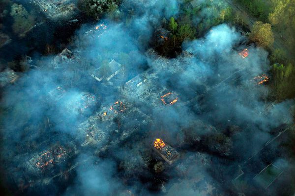 Лесной пожар вблизи Чернобыльской АЭС - в районе сел Буряковка, Рудня-Ильинецкая, Глинка, Лубянка Иванковского района - начался в полдень во вторник 28 апреля. Огонь локализовали в ночь на среду.