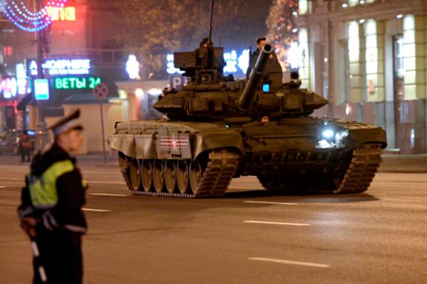 Танк T-90.
