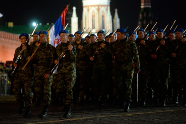 Военнослужащие из Сербии.