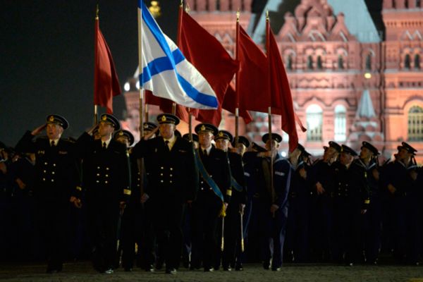 Военнослужащие во время репетиции парада Победы на Красной площади в Москве.