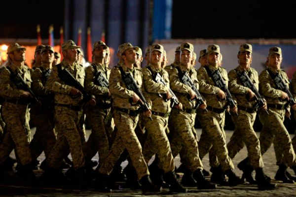 Военнослужащие во время репетиции парада Победы на Красной площади в Москве.