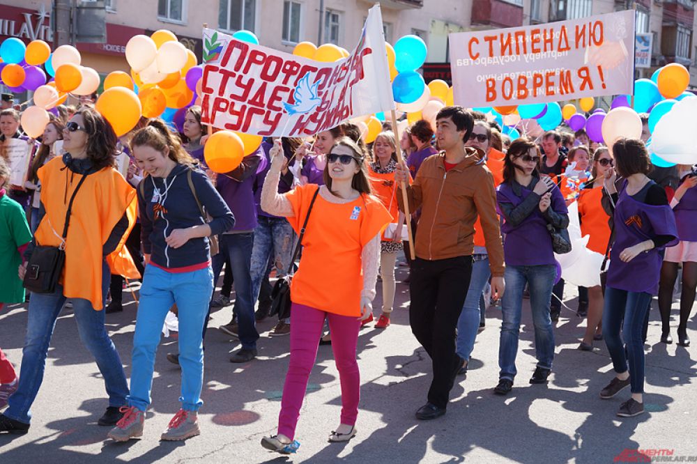 Празднование началось в 11 часов на Октябрьской площади.