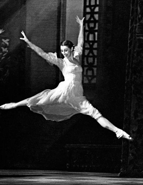 В 1980-х годах Плисецкая и Щедрин проводили много времени за границей, где она работала художественным руководителем Римского театра оперы и балета (1983—1984), а также Испанского национального балета в Мадриде (1988—1990). 