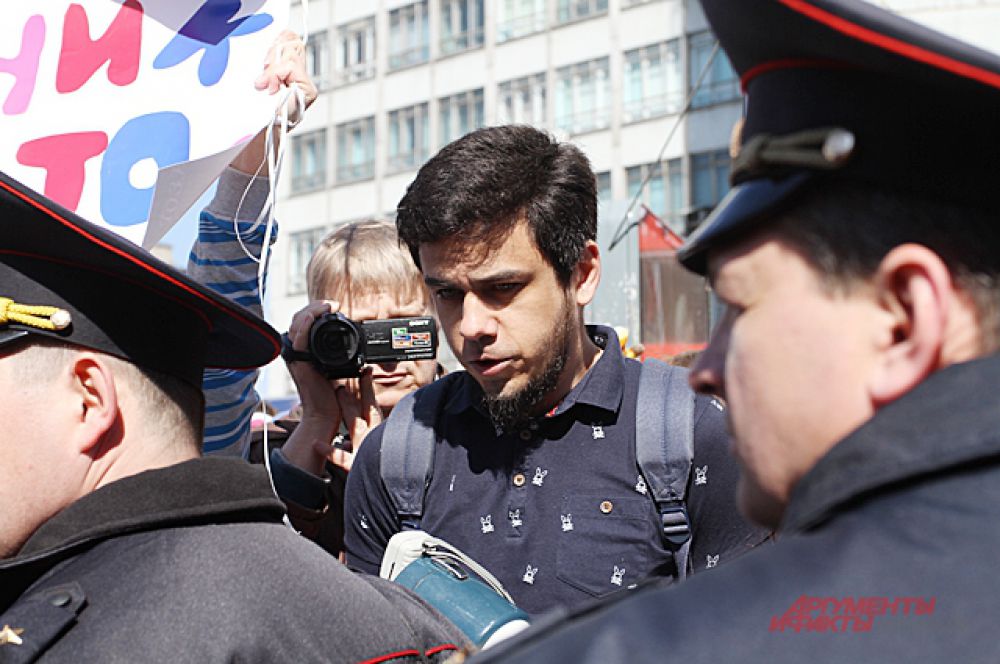 А её организатора Артёма Лоскутова даже арестовали на 10 суток и наложили штраф в размере 5 тысяч рублей за организацию несанкционированного митинга.