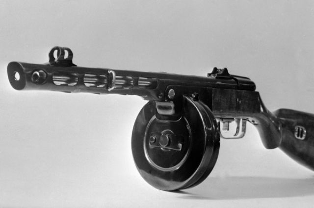 Пистолет-пулемёт (ППШ) образца 1941 года конструкции Георгия Семёновича Шпагина из фондов Центрального музея Вооружённых сил СССР.