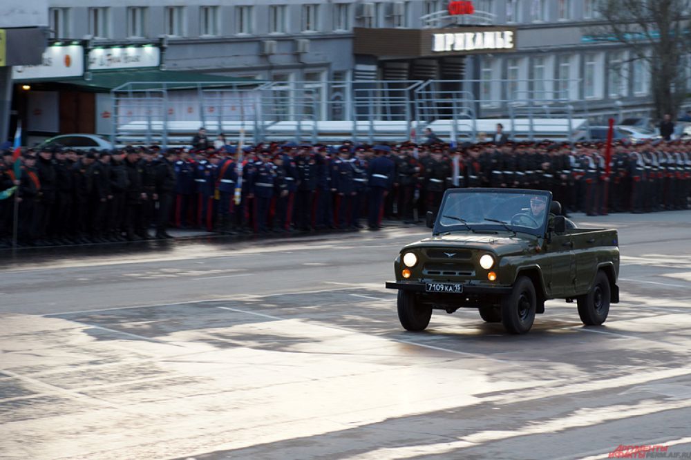 Очередная репетиция Парада Победы состоялась на Октябрьской площади поздно вечером во вторник, 5 мая.