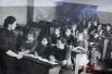 Школа №68, 1945 год. Ученицы в 5-7 классах изучали санитарное дело, в 8-9 классах - связь. 