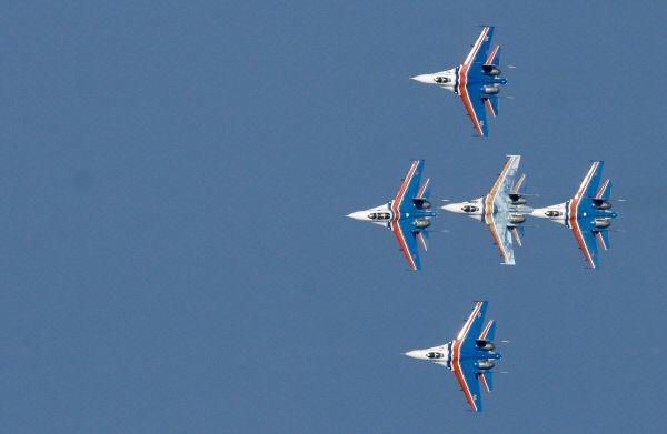 В 2000-х ряды «Стрижей» пополнились новыми летчиками, а с 2003 года самолеты начали перекрашивать в новую красно-белую форму с ярко-синим силуэтом стрижа сверху и снизу и с буквами «МиГ» на килях. 