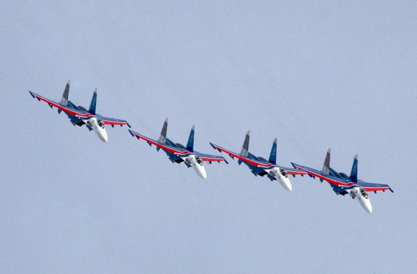 В 1995 году «Стрижи» участвовали в грандиозном военном авиапараде в честь 50-тилетия Победы в Великой Отечественной войне.