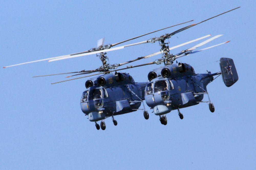 Вертолетное звено Ка-27 ПЛ во время репетиции Парада Победы в Балтийске.
