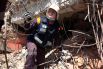Сводный отряд МЧС России продолжает работу по ликвидации последствий землетрясения в Непале. В его составе 95 спасателей, 5 единиц техники, 7 кинологических расчетов, 6 врачей, комплекс ДПЛА и диагностический комплекс «Струна».