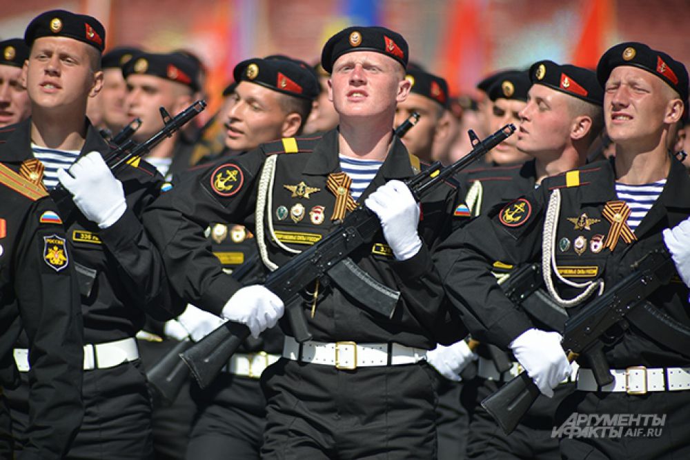 Военнослужащие парадных расчетов.