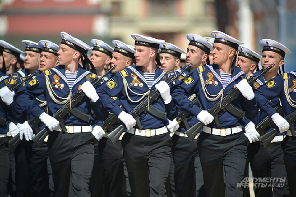 Военнослужащие парадных расчетов.
