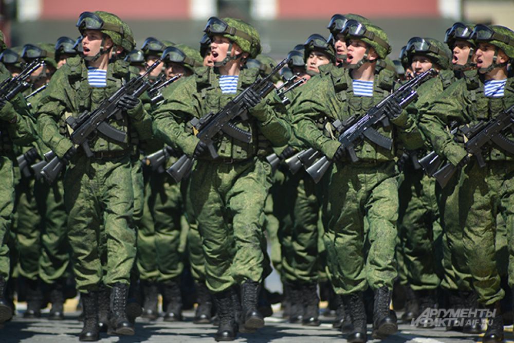 Военнослужащие парадных расчетов.