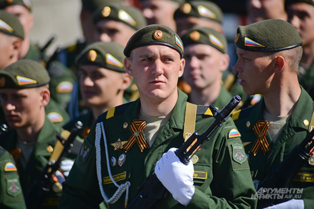 Военнослужащие парадных расчетов.