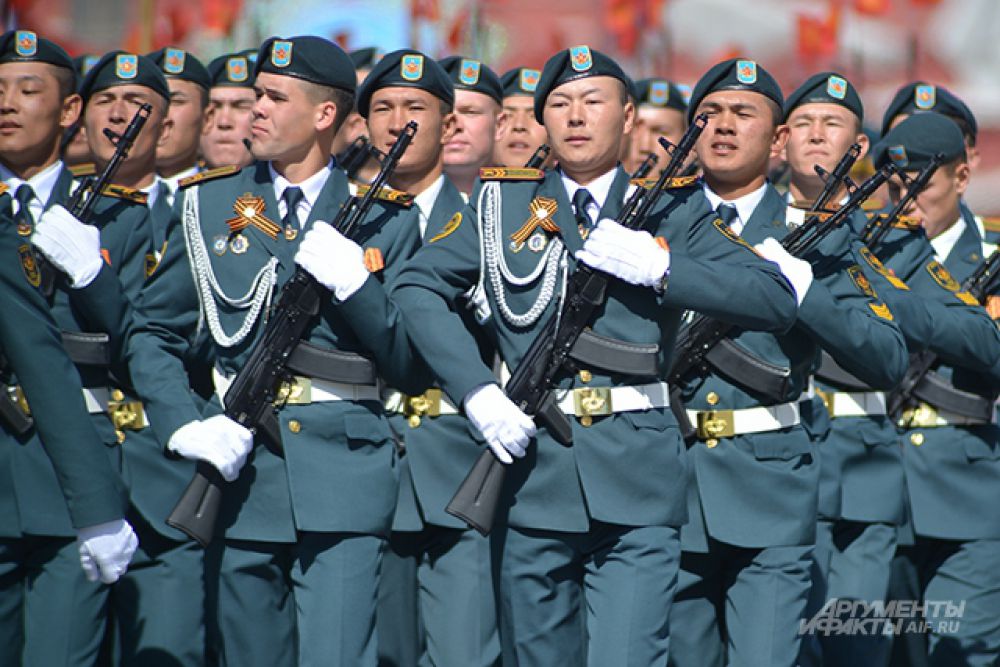 Военнослужащие парадных расчетов.