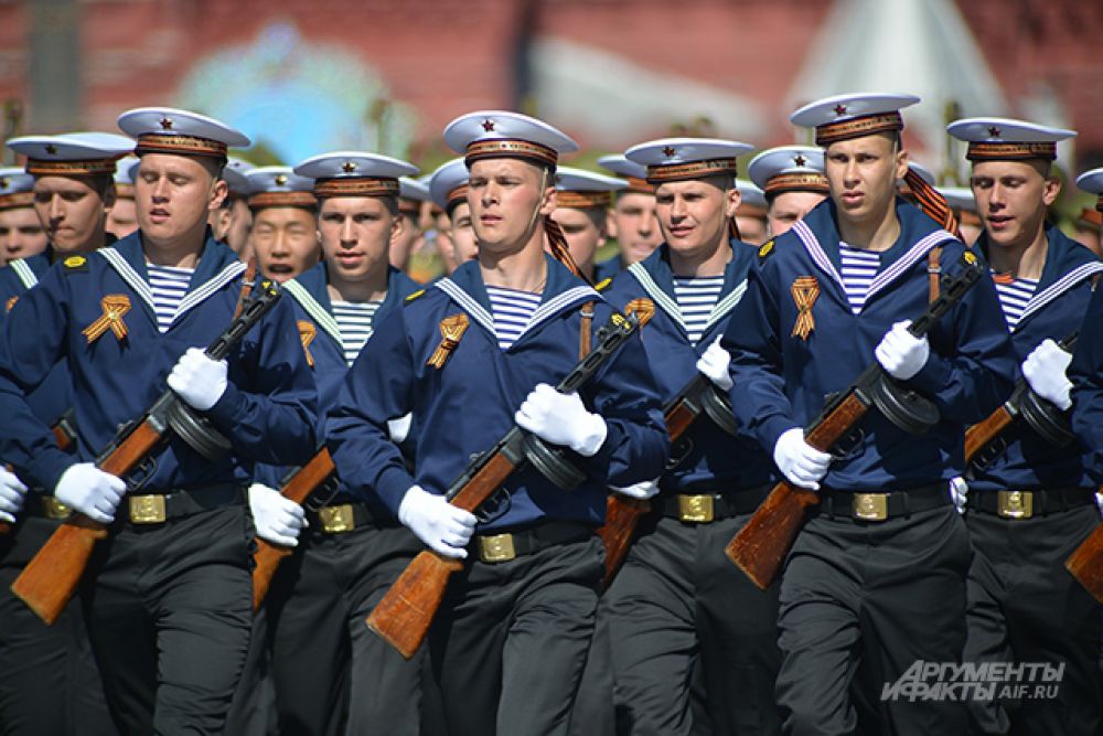 Военнослужащие парадных расчетов.