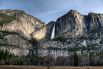 Водопад Йосемити, США. Этим водопадом можно полюбоваться в Калифорнии, в одноименном национальном парке. Йосемити – один из самых высоких водопадов в мире – 739 метров. Интересно, что зимой водопад почти «затихает», а весной и летом достигает максимального размаха.