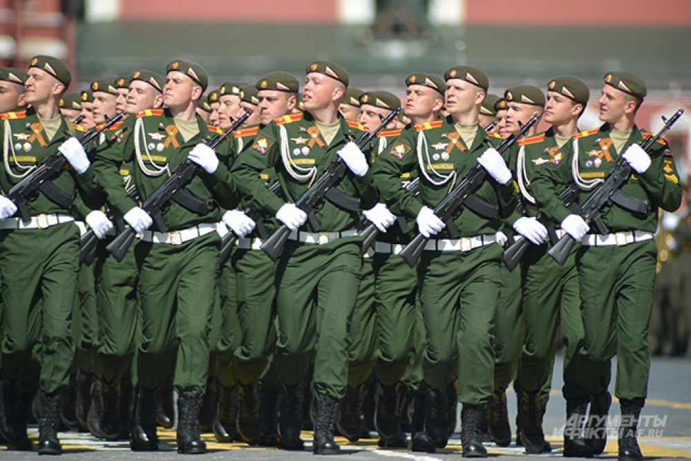 Военнослужащие парадных расчетов.