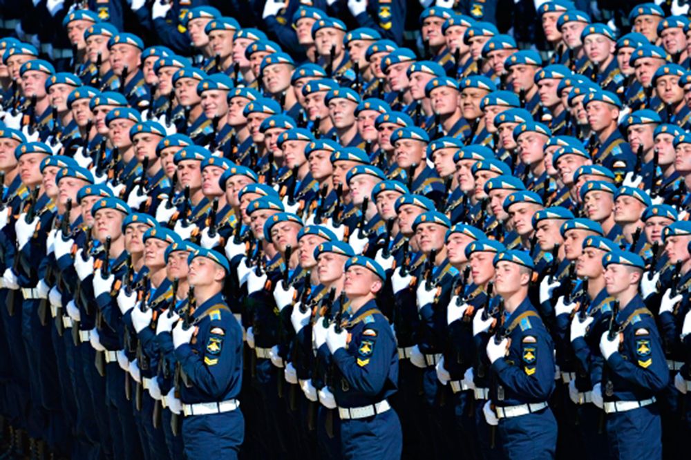 Военнослужащие парадных расчетов.