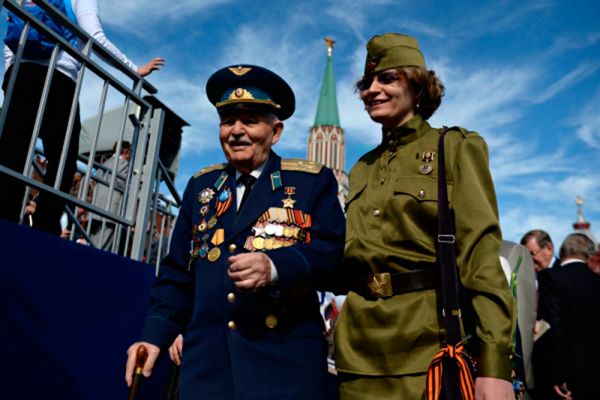 Ветеран перед началом военного парада в ознаменование 70-летия Победы в Великой Отечественной войне 1941-1945 годов.