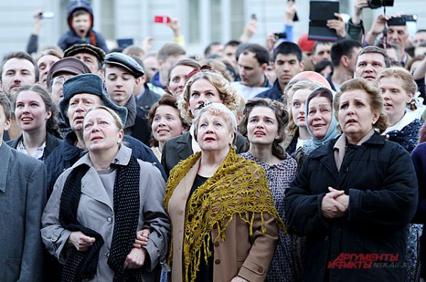 А 9 мая 2015 года в Новосибирске началось так же, как 70 лет назад.