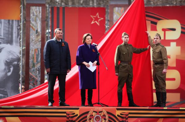 Празднование открывают глава Ханты-Мансийска Василий Филипенко и врио губернатора Югры Наталья Комарова.