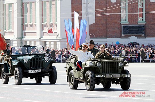 Ещё один неожиданный поворот событий: на параде был сам Иосиф Сталин!