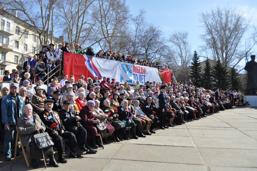 Ветераны Великой Отечественной Войны на площади Мира