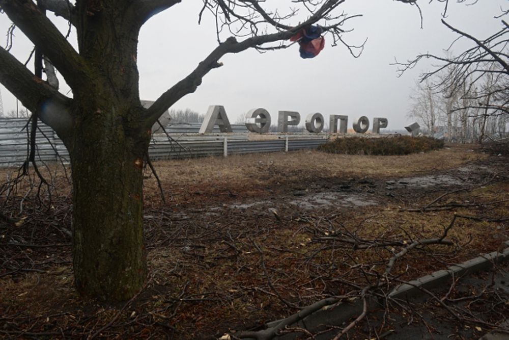 Разрушения в аэропорту города Донецка.