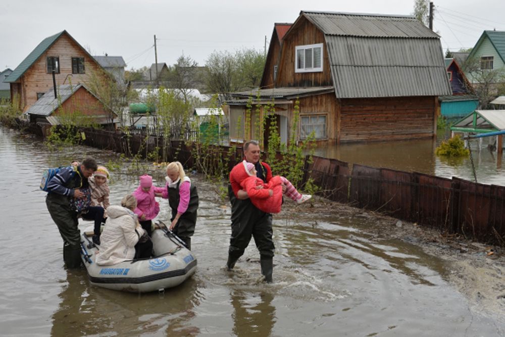 По данным специалистов, заранее спустить воду из водохранилища настолько, чтобы без подтоплений принять «большую воду» не представлялось возможным. Очень полноводная паводковая волна подошла в короткий срок, отметили специалисты Верхне-обского бассейнового управления.