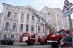 По информации пресс-службы МЧС по Пермскому краю, возгорание началось на 4 этаже под крышей.