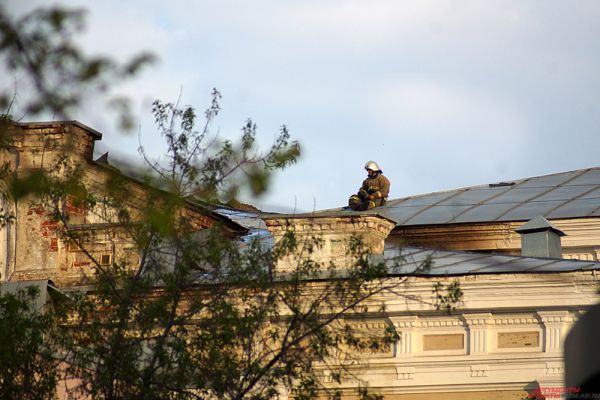 В Перми произошел крупный пожар в главном корпусе ПГАИК.