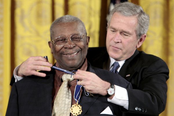 15 декабря 2006 года президент США Джорж Буш наградил Би Би Кинга президентской медалью Свободы.