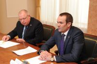 Михаил Игнатьев и Александр Иванов (слева) - самые высокооплачиваемые чиновники в ЧР.