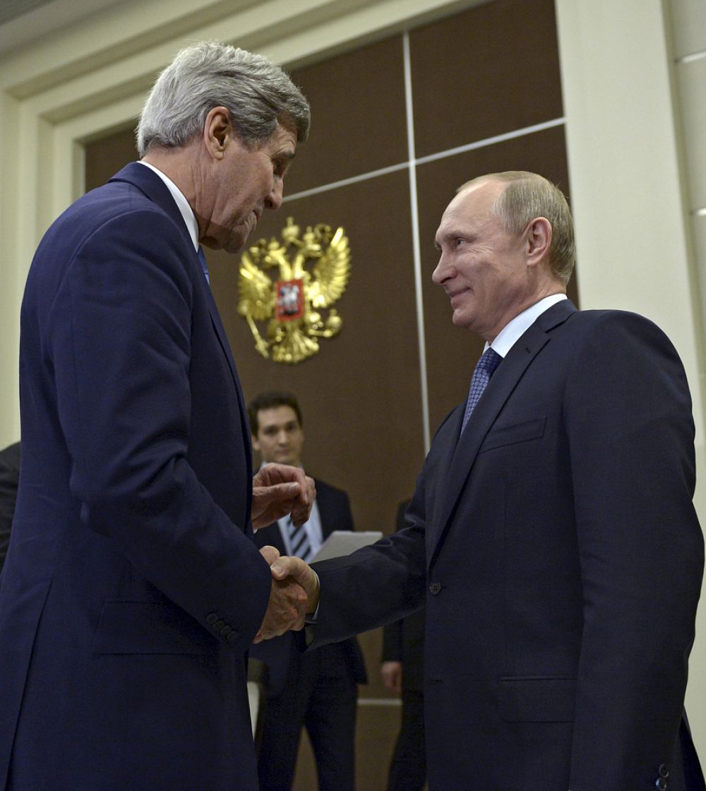 12 мая. Госсекретарь США Джон Керри и президент России Владимир Путин во время встречи в резиденции «Бочаров ручей».